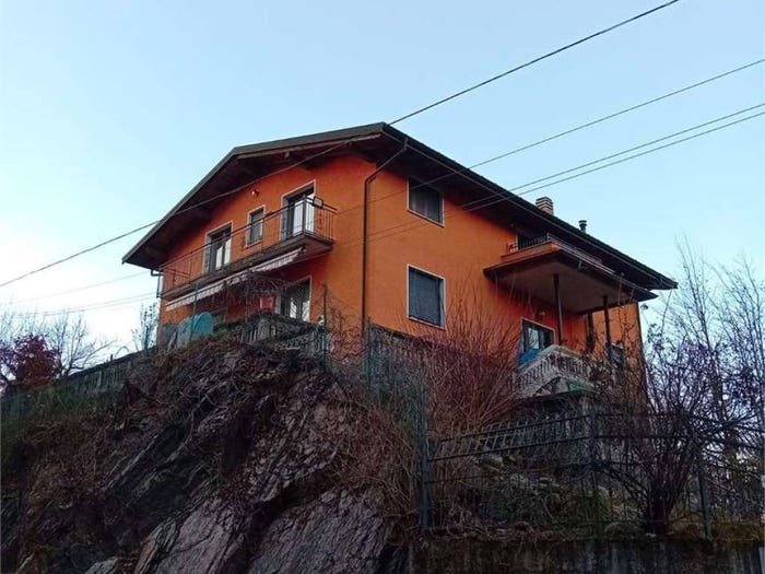Appartamento con 6 locali in vendita in Via Pineta, Montegrino Valtravaglia