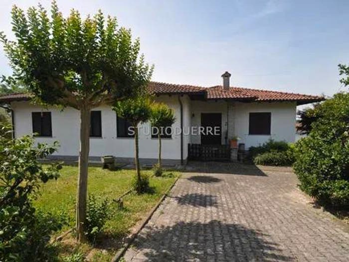 Casa con 6 locali in vendita in Via Dei Fiori, Centro, Gavirate