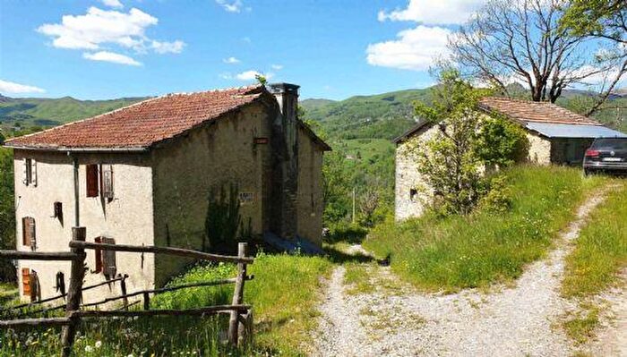 Casa con 8 locali in vendita in Frassinoro