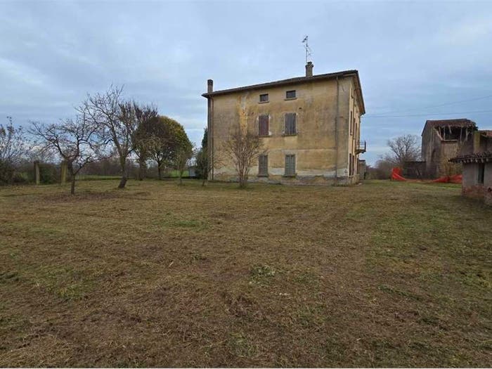 Casa con 6 locali in vendita in Strada Statale Goitese, Goito