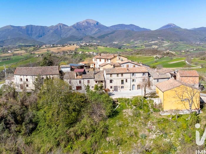 Casa quadrilocale in vendita in Frazione FRAZIONE NEBBIANO, Nebbiano, Fabriano
