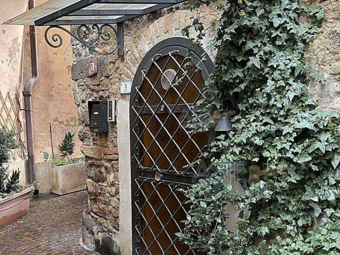 Appartamento con 6 locali in vendita in via delle Pergole, Centro, Montelibretti