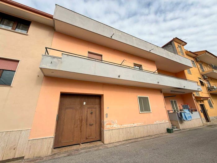 Appartamento con 6 locali in vendita in Via Savona, Mondragone