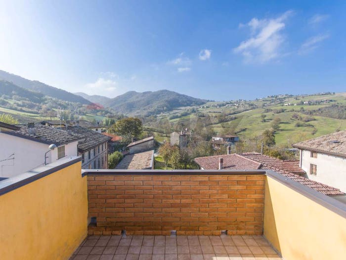 Casa con 5 locali in vendita in Via Silvani, Vernasca