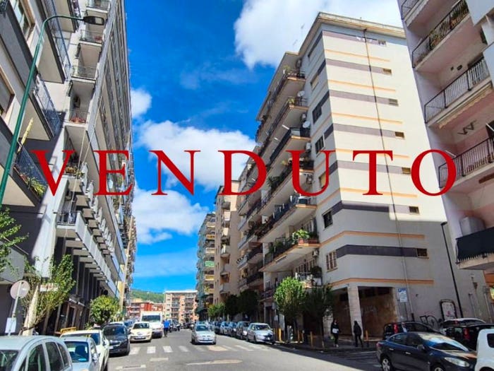 Appartamento con 5 locali in vendita in Via Luigi Caldieri, Vomero, Napoli