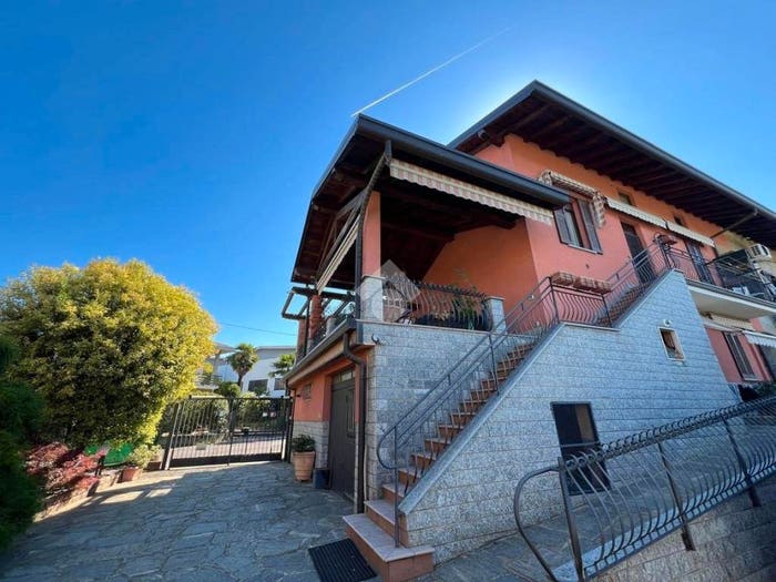 Casa con 6 locali in vendita in Via Caronno Varesino, Morazzone