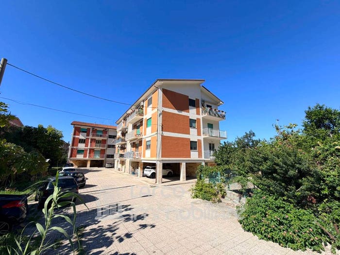 Appartamento con 6 locali in vendita in Viale SsTirrenica, Cetraro Marina, Cetraro