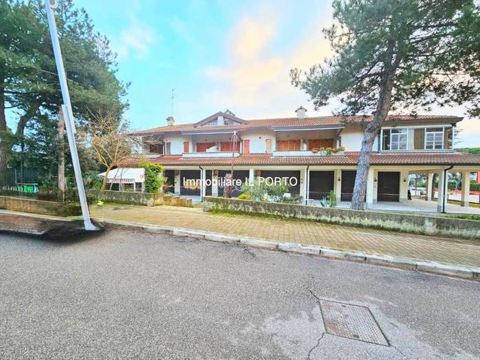 Appartamento con 5 locali in vendita in Lido degli Scacchi Lido di Pomposa, Comacchio