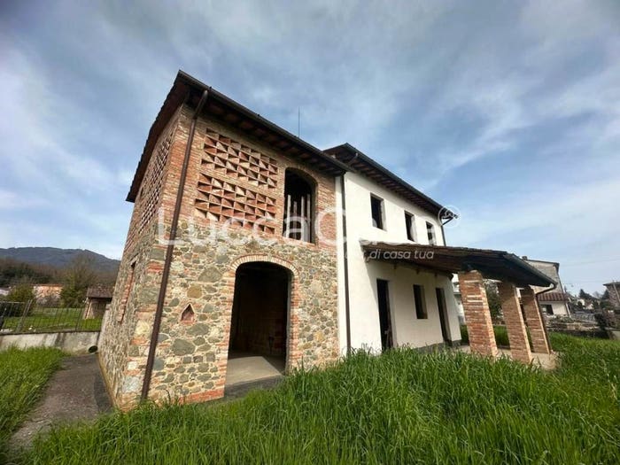 Casa con 6 locali in vendita in Via Stradone di Camigliano, Camigliano, Capannori