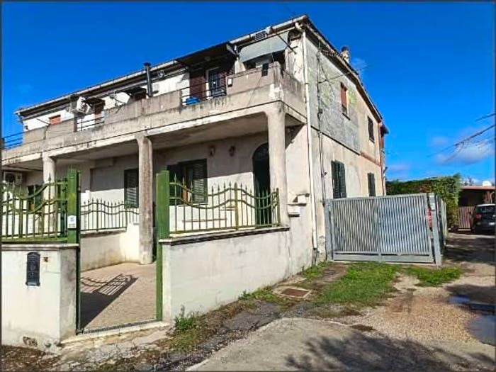 Appartamento con 6 locali in vendita in VIA LE SALZARE, Fossignano, Aprilia