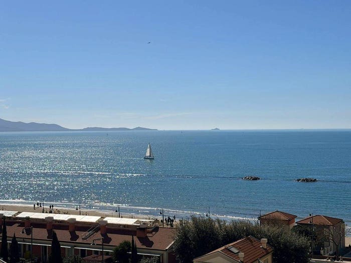 Appartamento con 6 locali in vendita in Via Dante Alighieri, Centro, Follonica