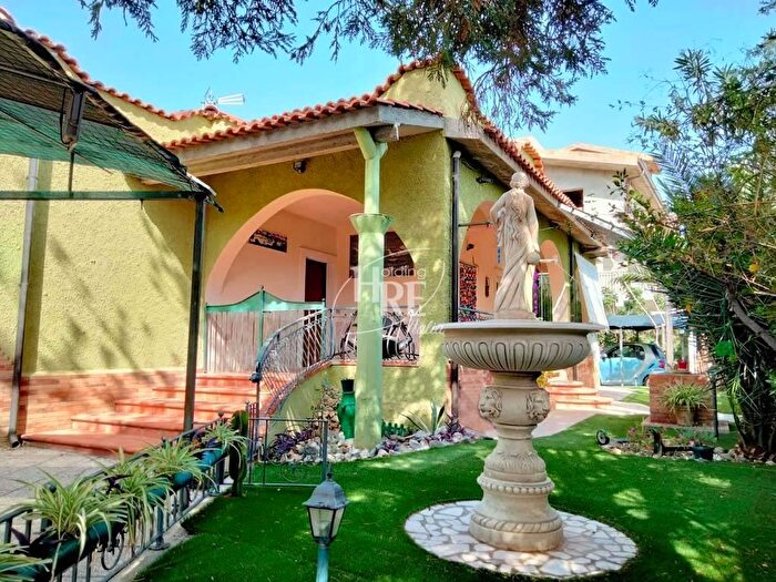 Casa quadrilocale in vendita in Contrada Riace, Montebello Jonico