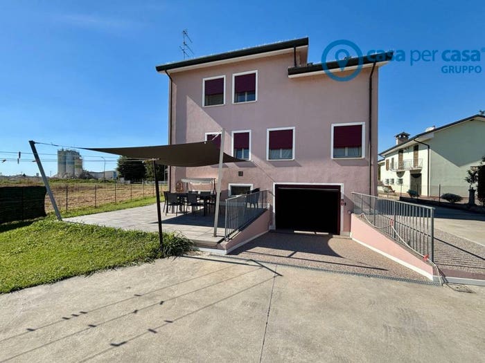 Casa con 5 locali in vendita in Copparo