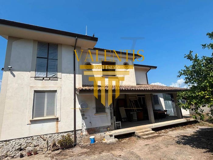 Casa con 6 locali in vendita in Via Rinchiusa, Centro, Minturno