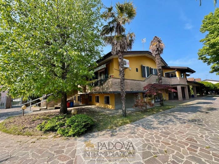 Casa con 6 locali in vendita in Piove di Sacco