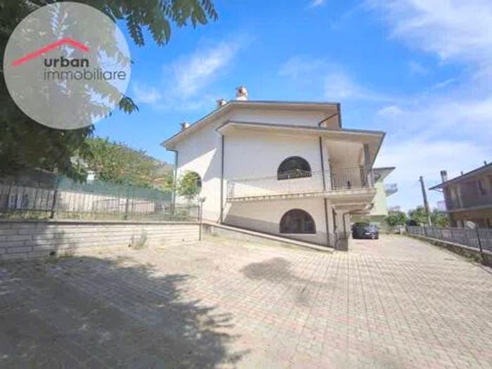 Casa con 6 locali in vendita in Via Dante Alighieri, Pettino Cansatessa, L'Aquila