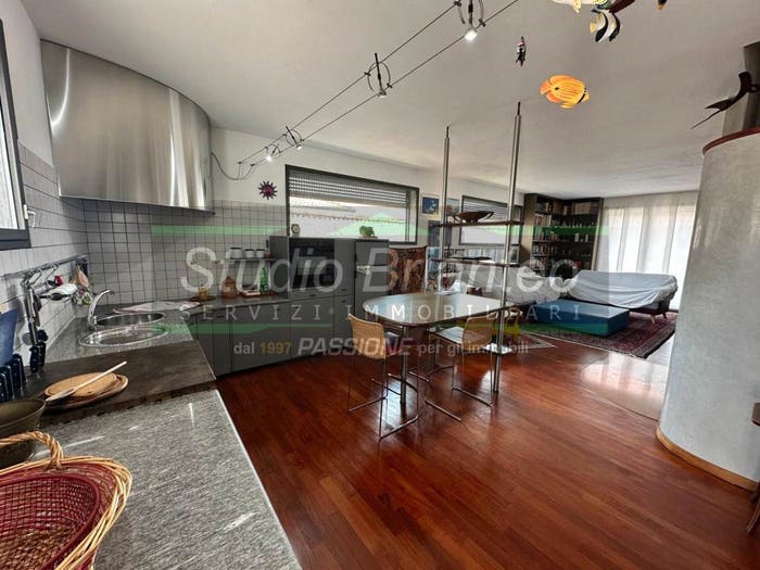Casa con 5 locali in vendita in Via Luigi Cadorna, Centro, Carugo