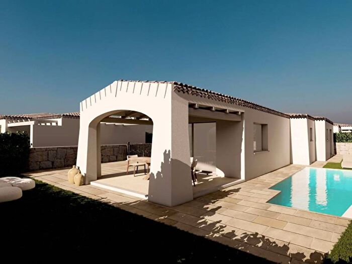 Casa trilocale in vendita in Via della Ciprea, Pittulongu, Olbia