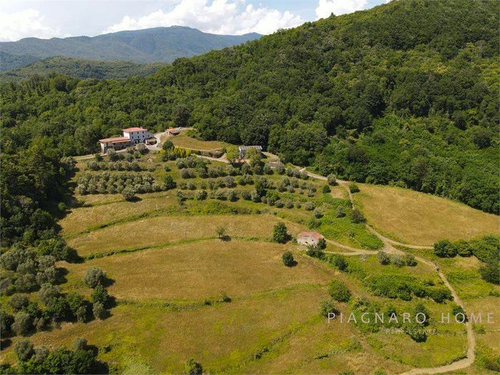 Casa con 6 locali in vendita in Via Arzengio, Pontremoli