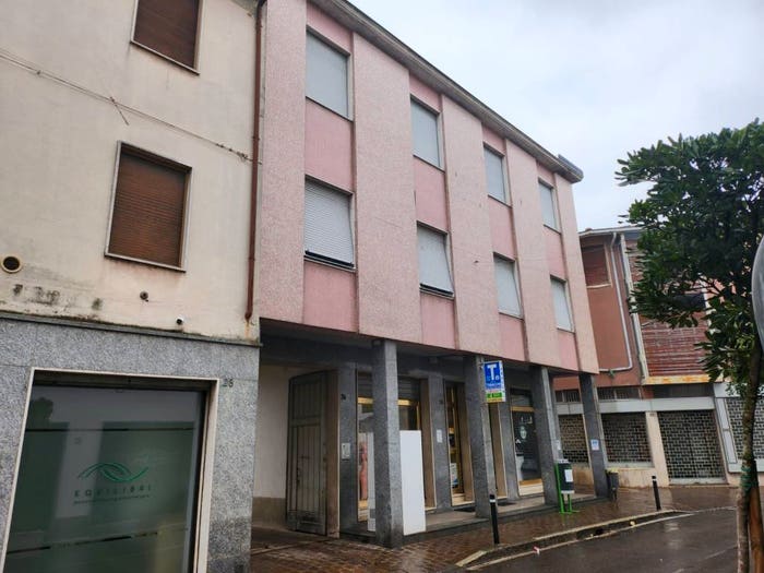 Casa con 5 locali in vendita in Via Camillo Benso di Cavour, Centro, Cilavegna