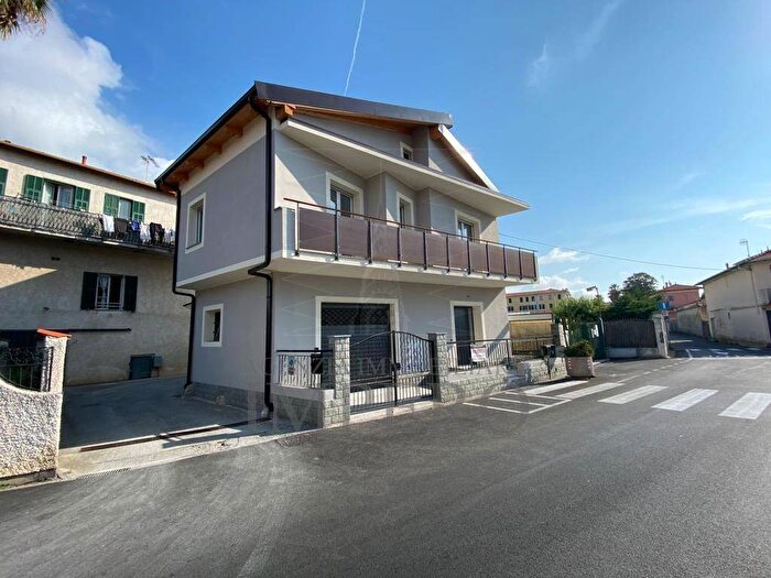 Casa quadrilocale in vendita in Via Angeli Custodi, Centro, Vallecrosia