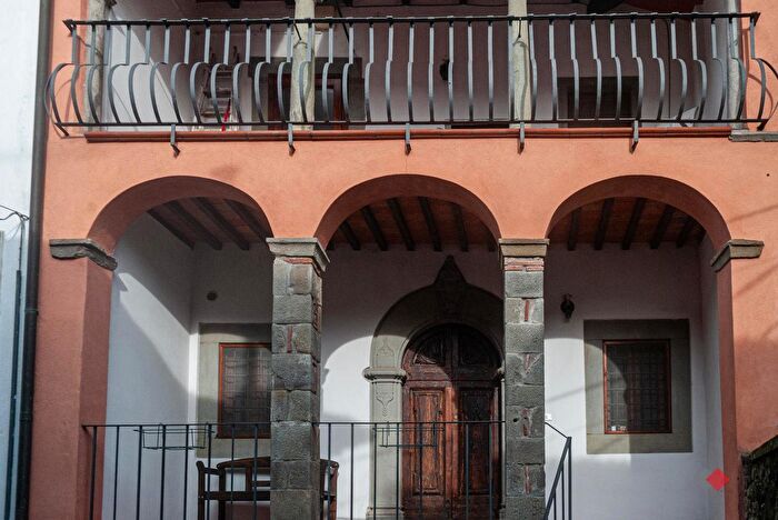 Casa trilocale in vendita in Via Cavour, Camporgiano