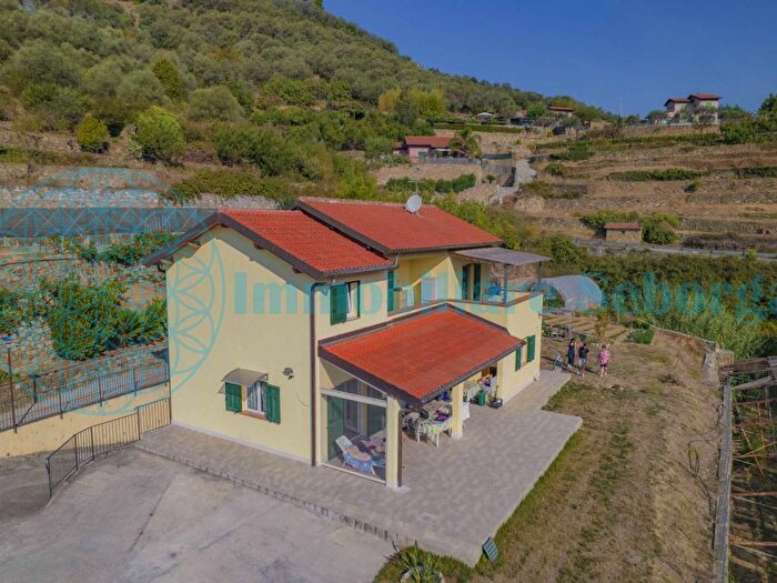 Casa con 6 locali in vendita in Dolceacqua