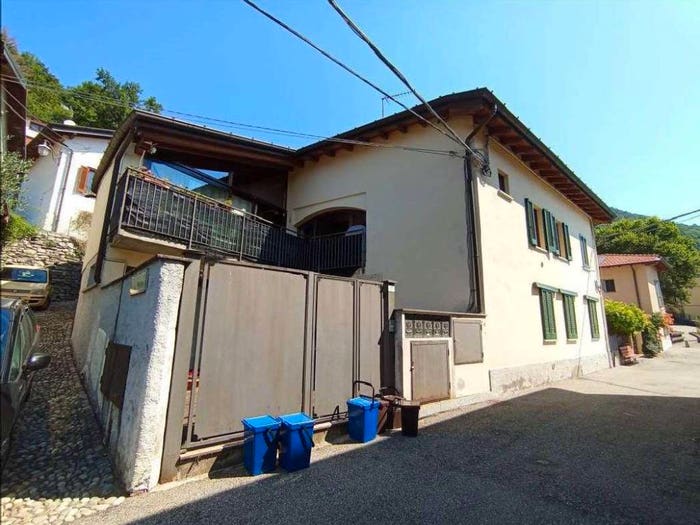 Appartamento trilocale in vendita in Via Roma Casalzuigno VA, Centro, Casalzuigno