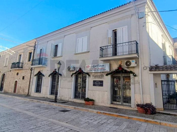 Casa con 6 locali in vendita in Corso Cardinale Parente, Casalnuovo Monterotaro