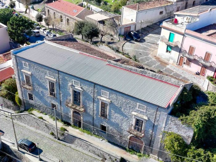 Casa con 6 locali in vendita in Via Giovan Battista Impallomeni, Centro, Milazzo