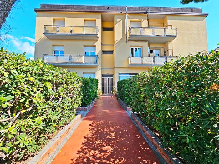 Appartamento quadrilocale in vendita in Via Nicola Pisano, Darsena Ex Campo di Aviazione, Viareggio