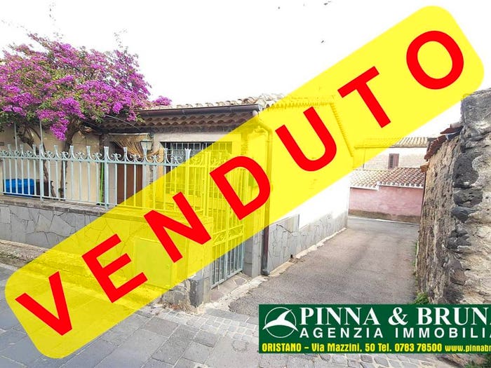 Casa trilocale in vendita in Via Garibaldi, Narbolia