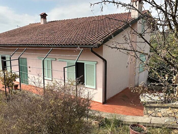 Casa con 6 locali in vendita in Via Castellina, Serravalle Pistoiese