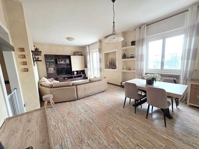 Appartamento trilocale in vendita in Via Redipuglia, Flora, Legnano