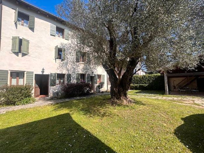 Casa trilocale in vendita in Viale Montegrappa, Centro, Castelcucco