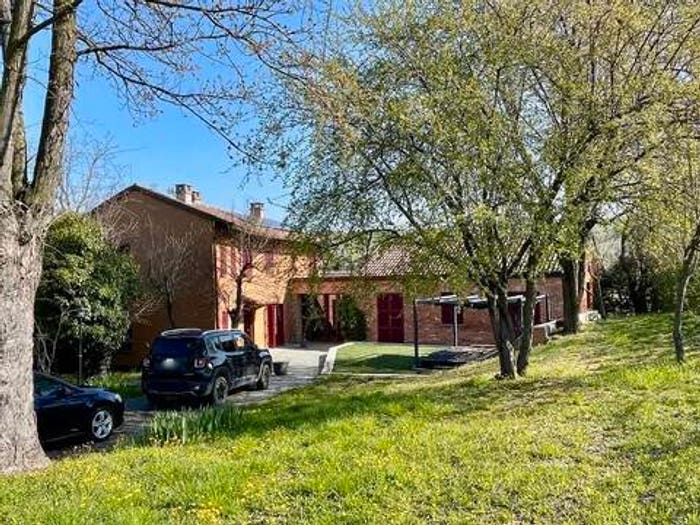 Casa con 6 locali in vendita in Via Agliano, Calosso