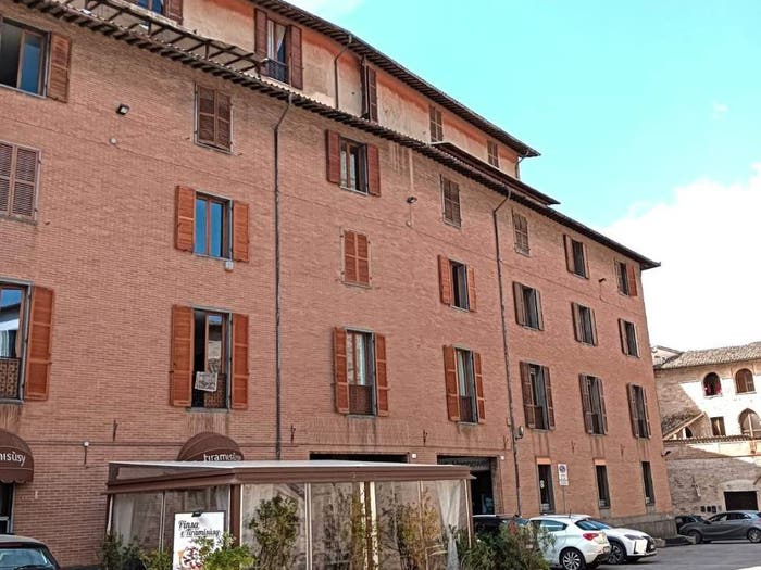 Appartamento con 6 locali in vendita in Piazza Giuseppe Garibaldi, Centro Storico, Foligno