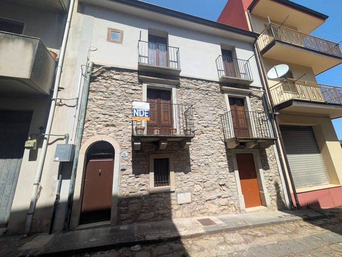 Casa con 6 locali in vendita in Via New York, Centro, Montalbano Elicona