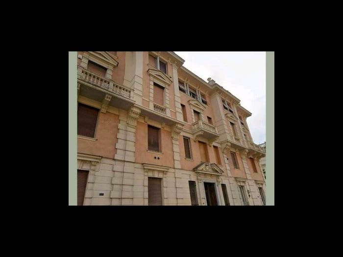 Appartamento con 5 locali in vendita in Via Francesco Pozzo, Albaro, Genova