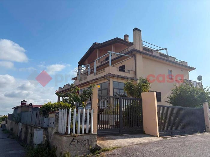 Appartamento quadrilocale in vendita in via tabruno, Campoleone Tre Colli, Aprilia