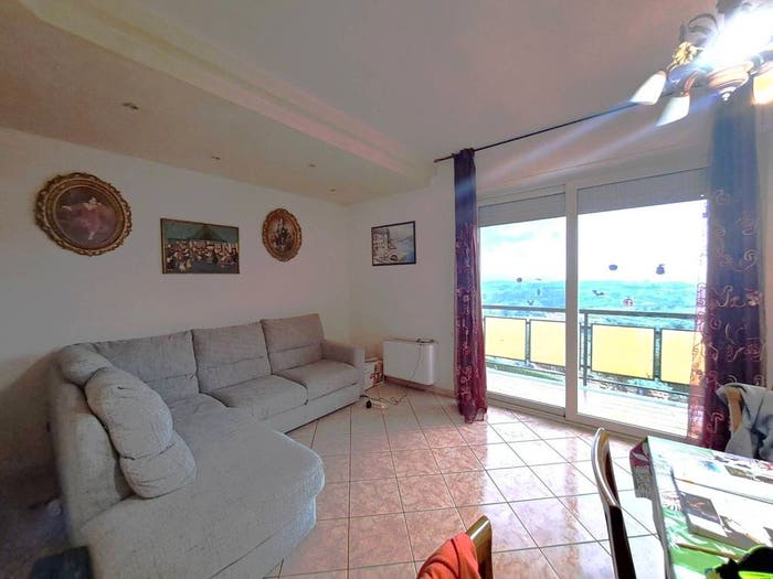Appartamento con 5 locali in vendita in Via Battisti, Centro, Montecchio