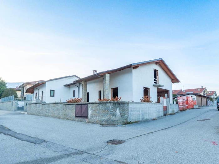 Casa quadrilocale in vendita in Via San Martino, Centro, Barge