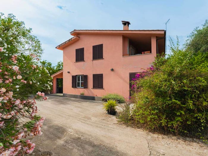 Appartamento quadrilocale in vendita in Via Baccanello, Formello