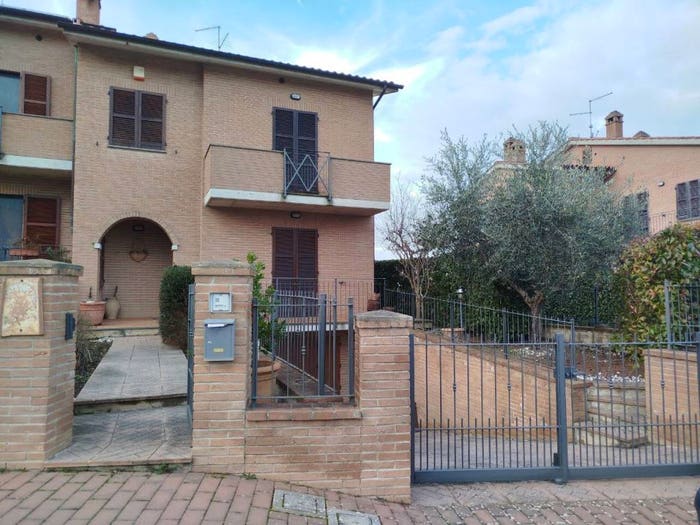 Casa con 5 locali in vendita in Viale Giuseppe Garibaldi, Centro, Città della Pieve