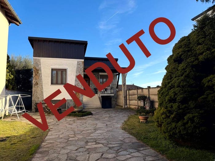 Casa quadrilocale in vendita in Mesero