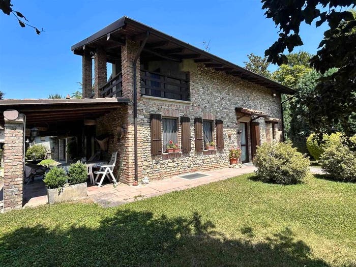 Casa con 5 locali in vendita in Via Ferdinando di Borbone, Roncaglia Borghetto, Piacenza