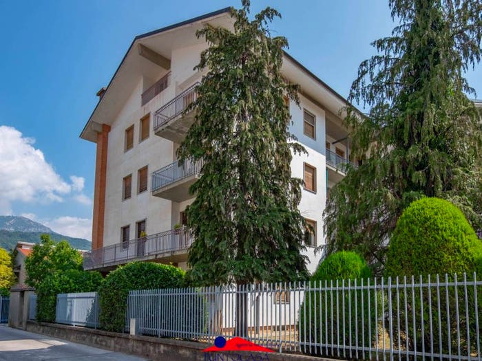 Appartamento quadrilocale in vendita in Via Giovanni Lantermino, Centro, Dronero