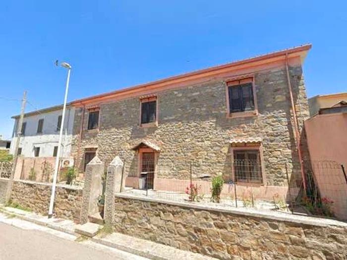 Appartamento trilocale in vendita in Via San Teodoro, Siurgus Donigala