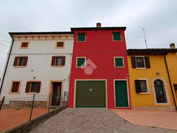 Casa con 5 locali in vendita in Via Mazzini, Colognola Ai Colli