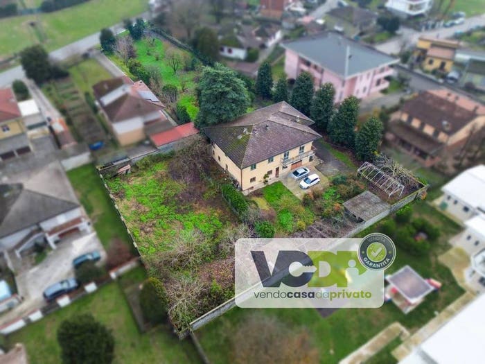 Casa con 6 locali in vendita in Via Bergamo, Castelverde